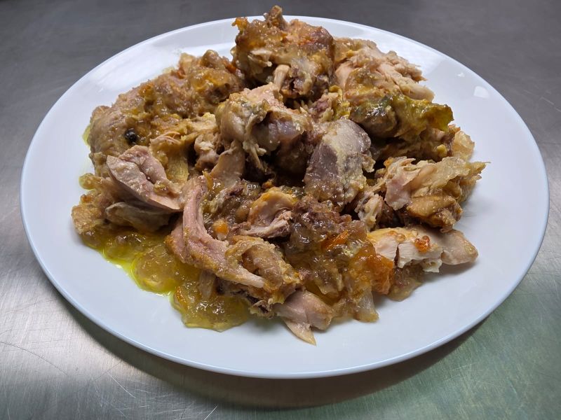 Курятина тушкована карі ніжна 525 г